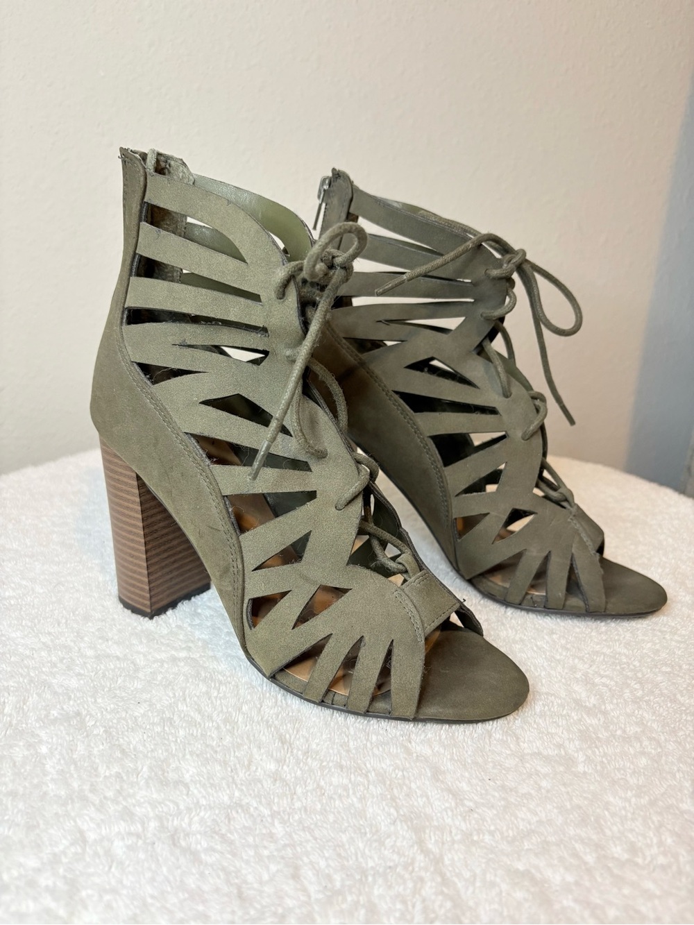 Lace-Up Cutout Block Heel Sandals - Olive Green